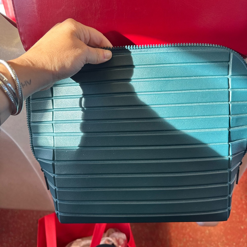 Parallelle Large Cosmetic Bag